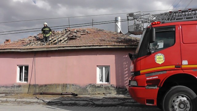 Kulu'da müstakil evde çatı yangını