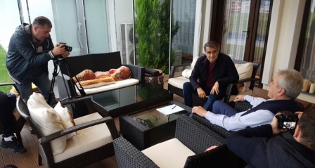 Şenol Güneş konuşmayı yarıda kesip maratona koştu