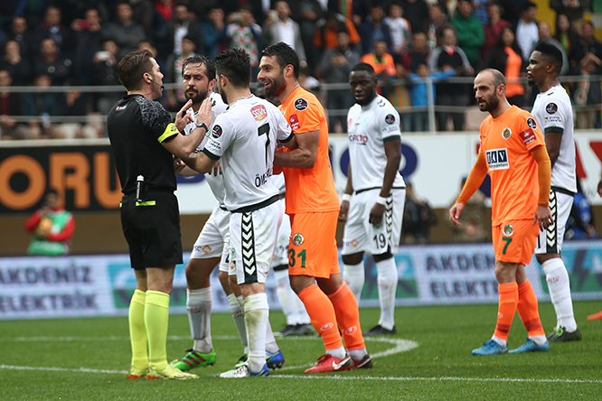 Alanyaspor  yenilginin faturasını Fırat Aydınus'a kesti