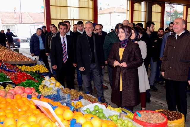 Başkan Toru Kalfalar Pazarı’nda