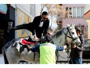 "Beyaz atlı" Sevgililer Günü sürprizi