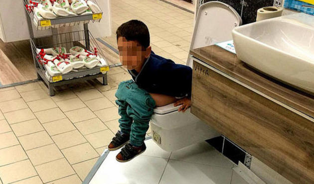 AVM'de herkesi şok eden anlar!