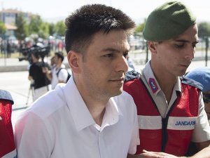 Darbeci pilot Emniyet Havacılık Dairesini bombaladığını inkar etti