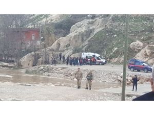 Öz çekim yapmak için çıktığı kayalıklardan düştü