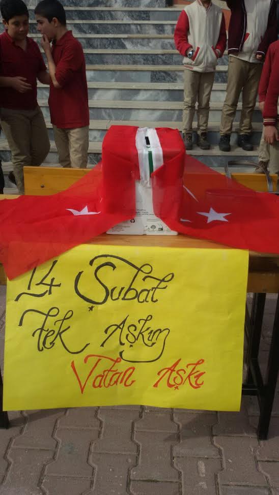 Öğrenciler harçlıklarını Mehmetçiğe bağışladı