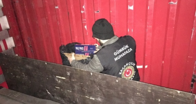 Tırda 200 bin liralık kaçak sigara ele geçirildi