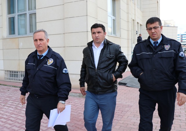 Tırı otomobilin üstüne sürdü, "Pişmanım" dedi, tutuklanmaktan kurtulamadı