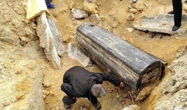 Tabutun içinden çıkanlar dehşete düşürdü!