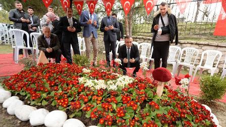 Afrin gazisinden şehit komutanının kabrine ziyaret