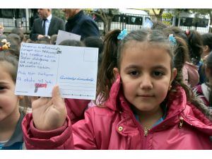 Öğrencilerden Mehmetçik'e kartpostallı destek