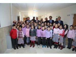 Vali Gül, Muhsin Yazıcıoğlu İlkokulu'nu ziyaret etti