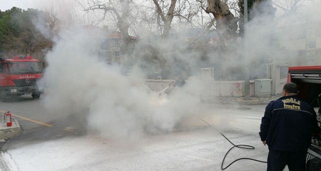 Araç alev topuna döndü