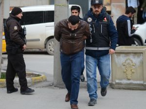 Lüks araçla uyuşturucu ticareti