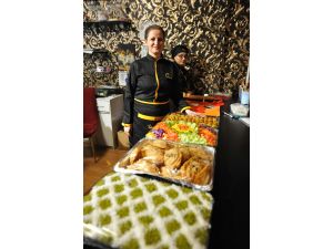 İflas eden eşine destek olmak için pastane açtı