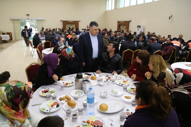 Özgüven Taşeron İşçilerle Kahvaltıda Bir Araya Geldi
