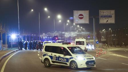 Cumhurbaşkanlığı Külliyesi önünde bariyerlere çarpan sürücü gözaltına alındı