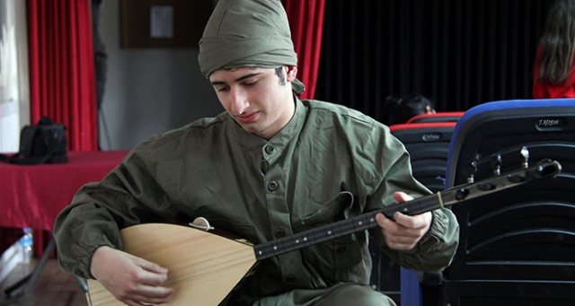 16 yaşında 10 parmağında 10 marifet