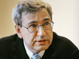 Orhan Pamuk tazminata mahkum oldu