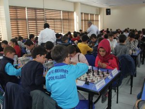 Satrançta minik ve küçük şampiyonlar belirlendi