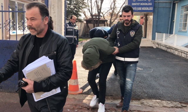Konya'da 3 bin litre mazot çalan hırsızlar kovalamaca sonucu yakalandı
