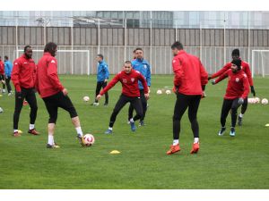 İpekoğlu yedek oyunculardan katkı bekliyor