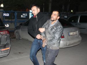 Serbest kaldığı gün hırsızlık yaparken yakalandı