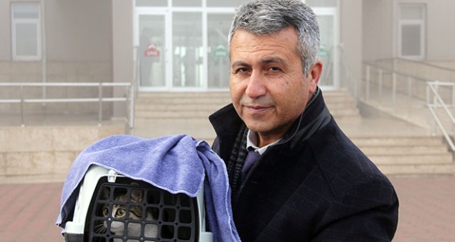 Duruşmaya kedisiyle gitti