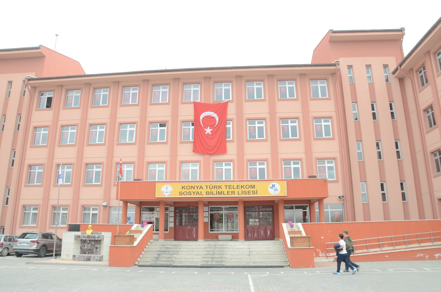 Karatay Belediyesi Afrin Harekatına Destek İçin Okullara Bayrak Hediye Etti