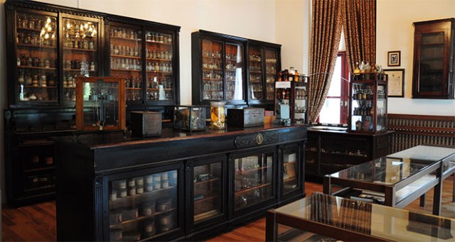 Türkiye’nin ilk eczacılık tarihi müzesi İstanbul Üniversitesi’nde açılıyor