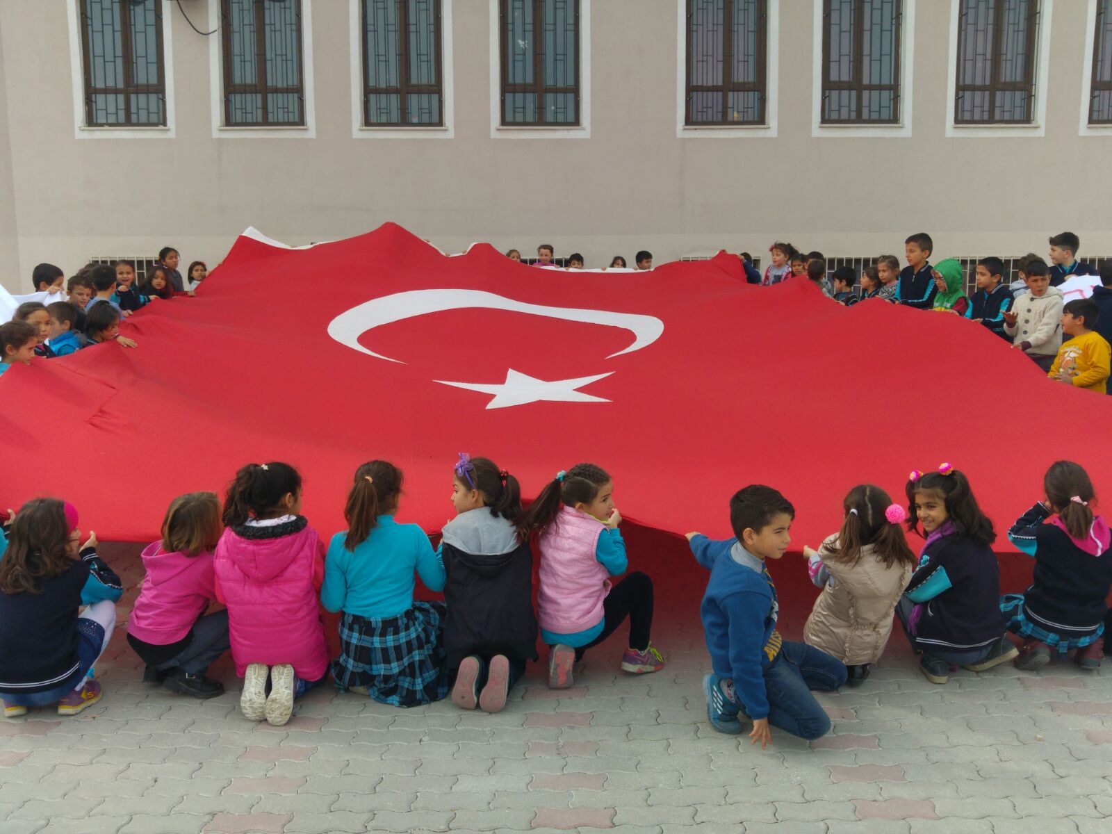 Öğrencilerden Mehmetçiğe destek