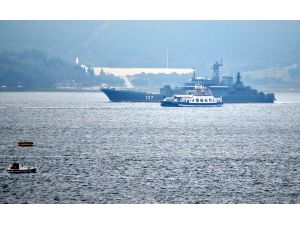 Rus askeri gemisi Çanakkale Boğazı'ndan geçti