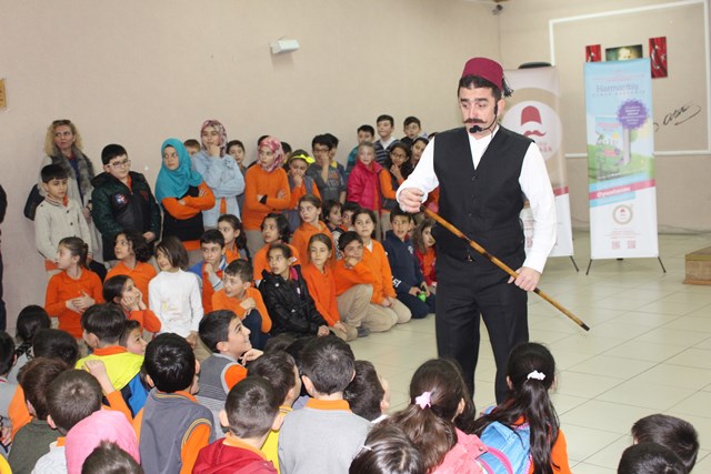 Öğrenciler kültürünü yaşıyor