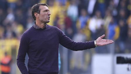 Ümraniyespor Teknik Direktörü Bektaş: Kendi kendimize mağlup oluyoruz