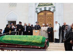 ABD'de öldürülen Müslüman polis son yolculuğuna uğurlandı