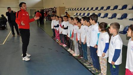 Geleceğin şampiyonları ilkokul sıralarında belirleniyor