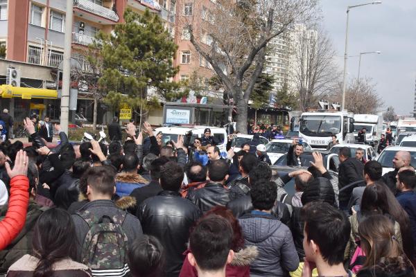 Tentelerin kaldırılması kararına karşı yol kapattılar