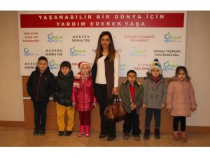 Öğrencilerden Gıda Bankasına yardım