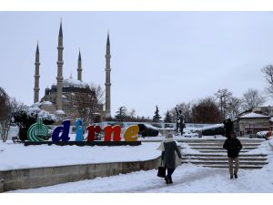 Yunanistan güvenlik güçlerince kaçakların "geri itildiği" iddiası