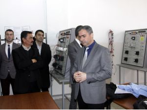 Bakanlığın ihtiyacı olan okul sıraları okulda yapılıyor