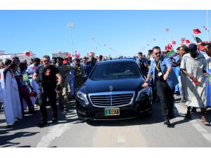 Emine Erdoğan, Moritanya'da Maarif Okulu'nu ziyaret etti