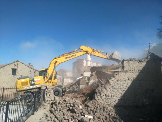 Ereğli'de Metruk Binalar Yıkılıyor