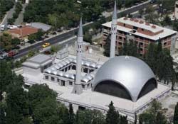 Bakü'de camiler kapatılıyor