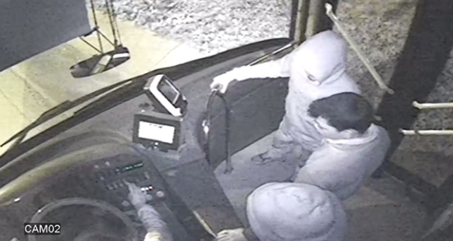 Otobüs kaçıran dört küçük kafadar İstanbul'u birbirine kattı