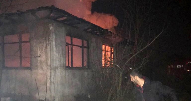 Tek katlı evde çıkan yangın korkuttu!