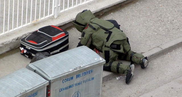 Valilik ek binasında şüpheli valiz paniği