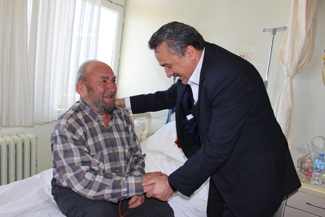 Başkan Tutal'dan Hastalara Moral Ziyareti