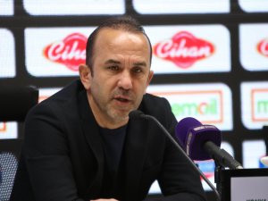 Mehmet Özdilek: Mücadeleye devam etmek zorunda Konyaspor