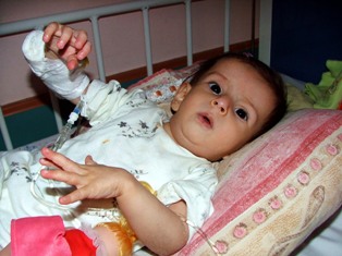 Kalp nakli bekleyen bebek öldü