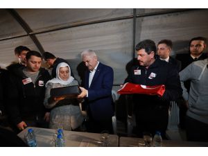 Başbakan Yıldırım İzmir'de şehit astsubayın mevlidine katıldı