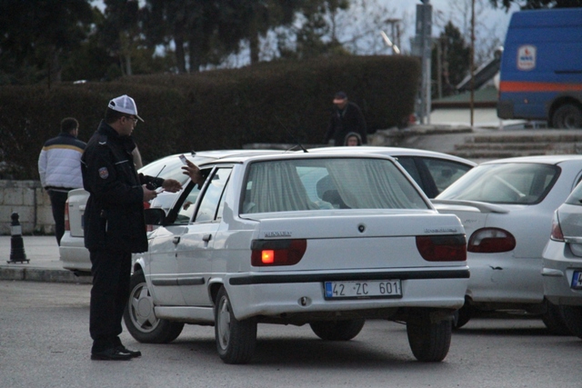 Beyşehir'de telefonla konuşan sürücülere ceza